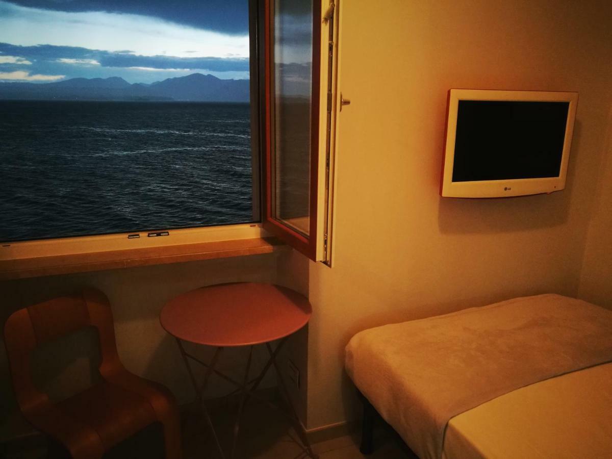 Apartamento Bellavista Eremitaggio Torri Del Benaco Exterior foto
